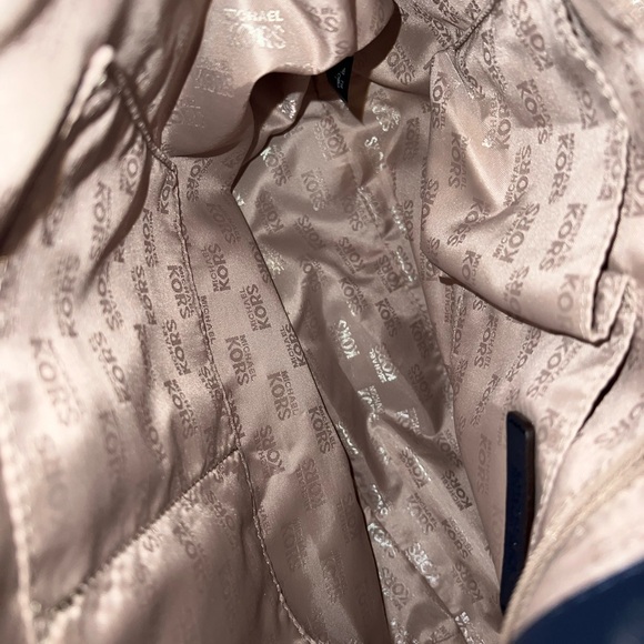 Michael Kors Luxury Studded Astor Large Shoulder Bag Tote NWT - Picture 4 of 10